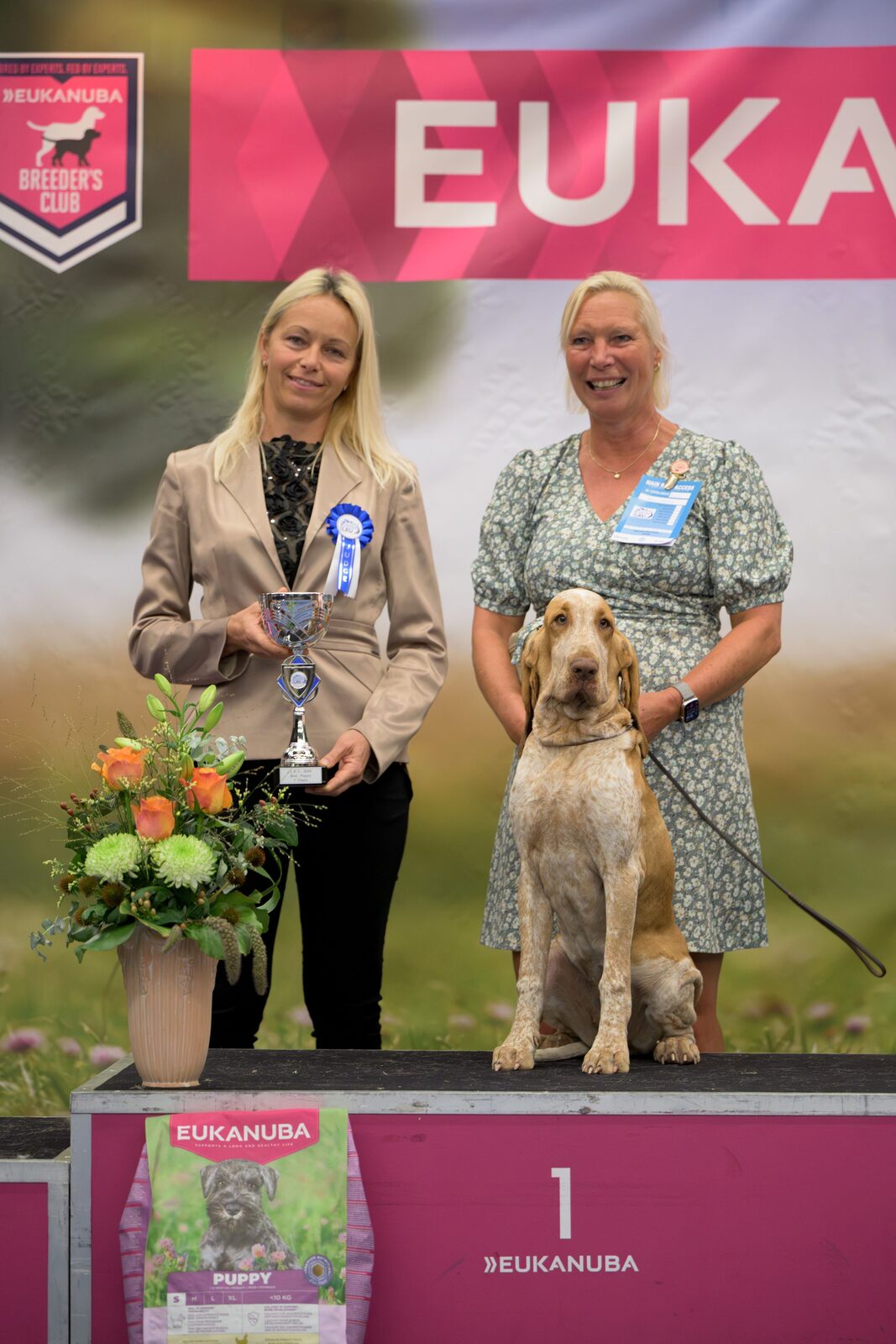 Dotje met de beker voor Beste Puppy in Genk