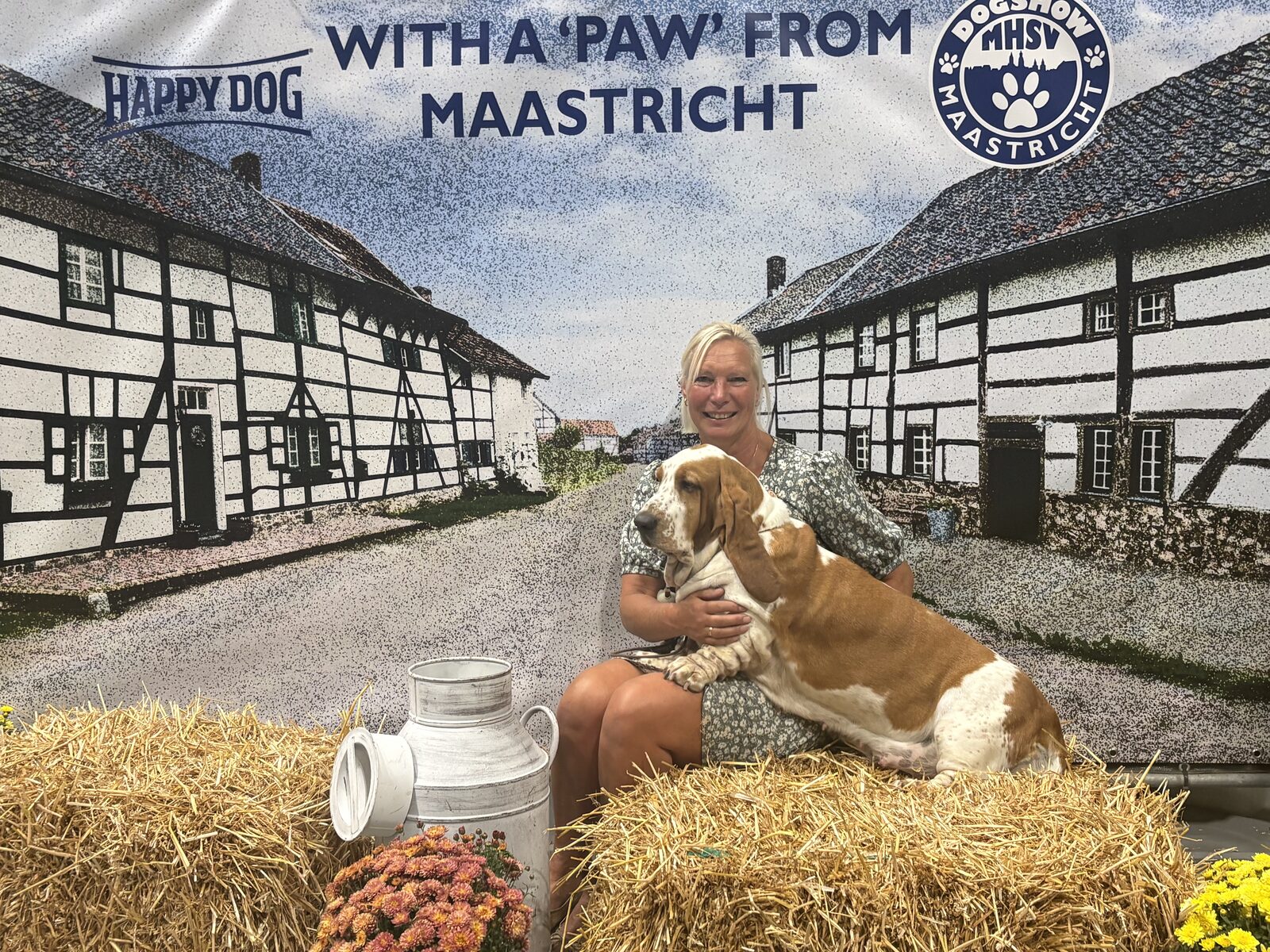 Eefje met Ageeth in het fotohokje van Maastricht